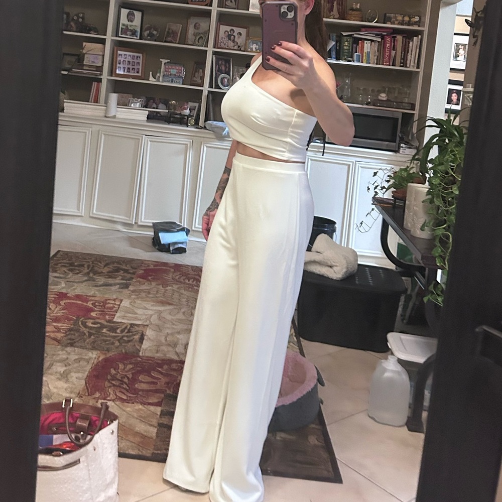 New with tags white pant set from showpo